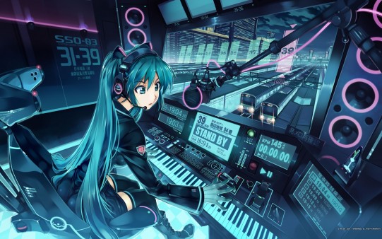 Chica Anime con Piano en Estación de Tren