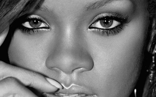Fondo de Escritorio de Rihanna.